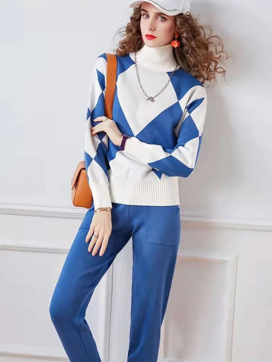 Elegant ladies jumper and trousers set