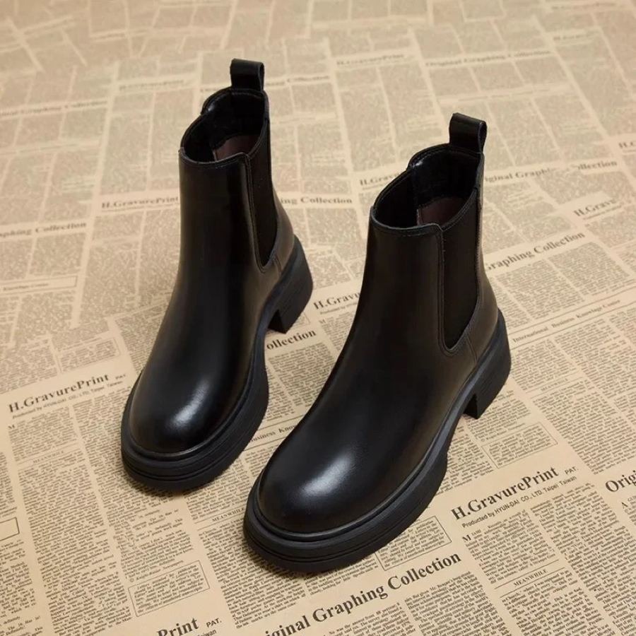 Women's Chelsea Boots in Leather with Elastic Sides