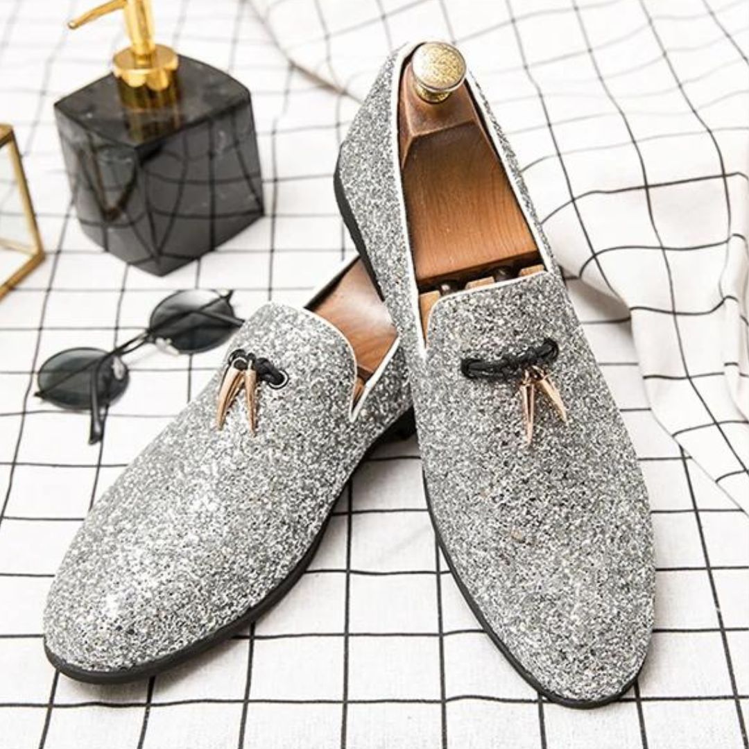 Elegant slip-on shoes with glitter and tassels