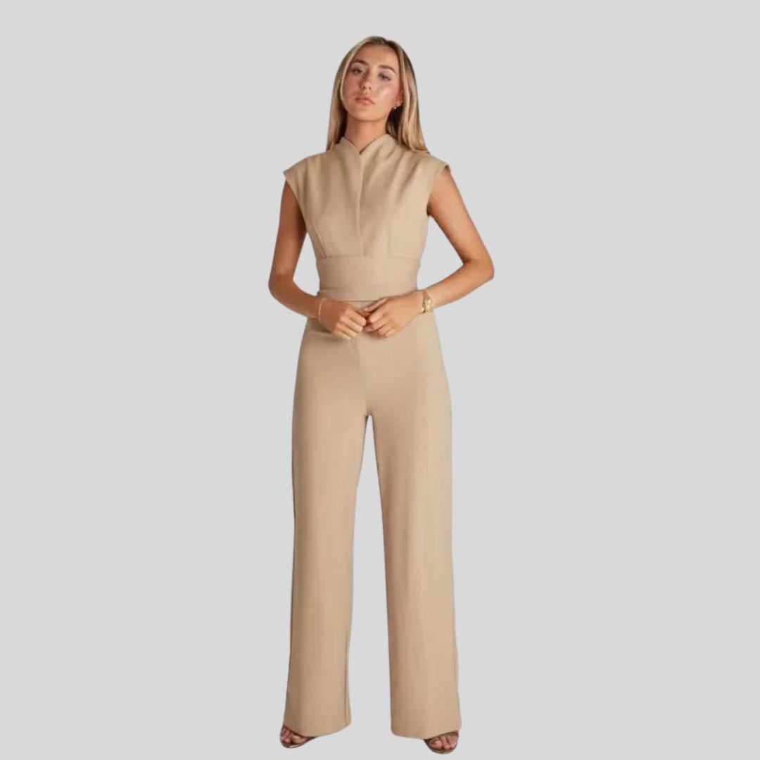 Elegant sleeveless jumpsuit with waist cinching