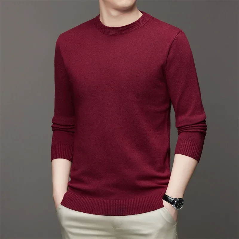 Simple Round Neck Men's Sweater with Elegant Fit