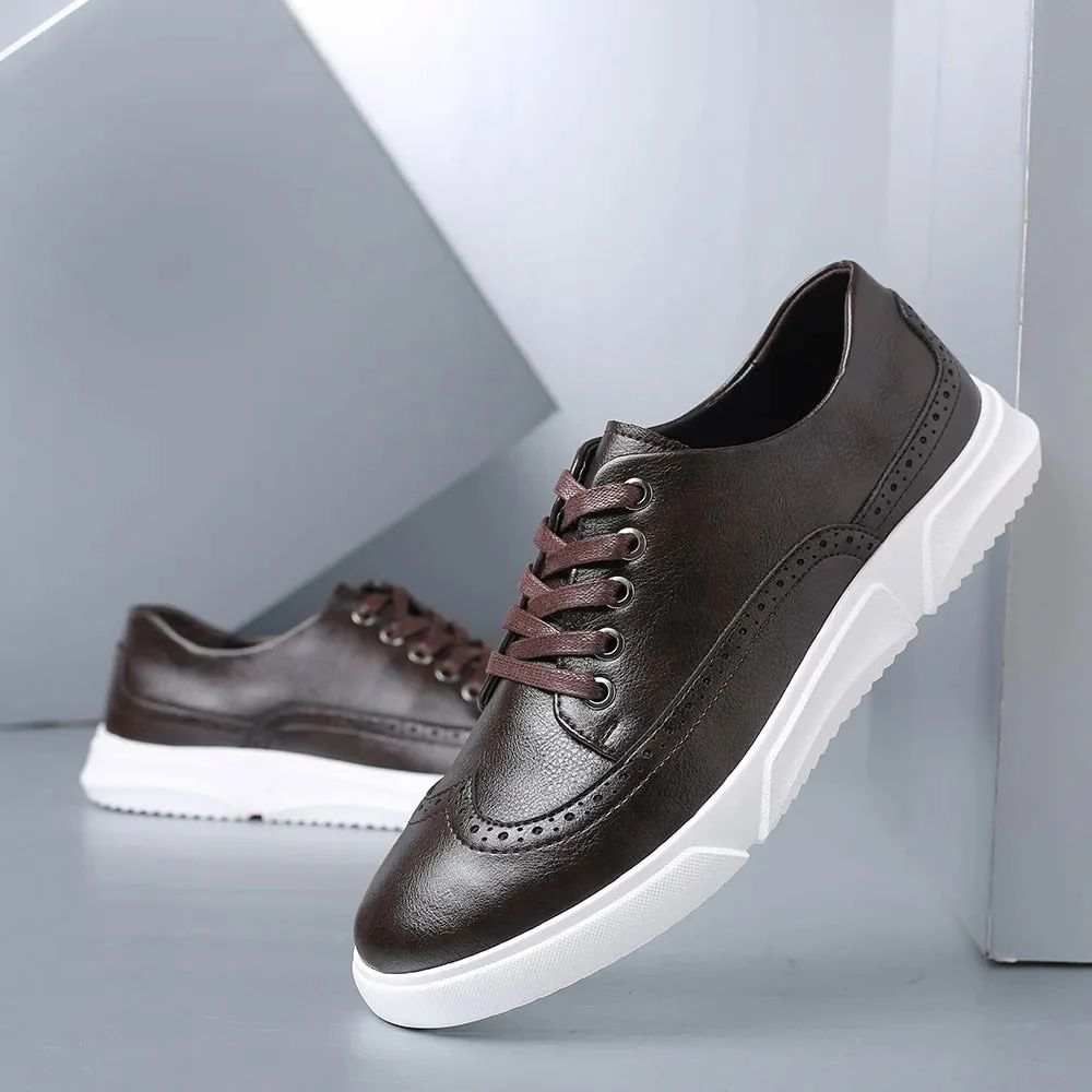 Elegant men's sneakers with laces and comfort sole