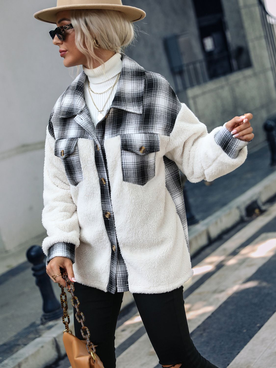 Women's Stylish Checked Jacket with Buttons - Trendy Design for Any Occasion - Fashionable Outerwear