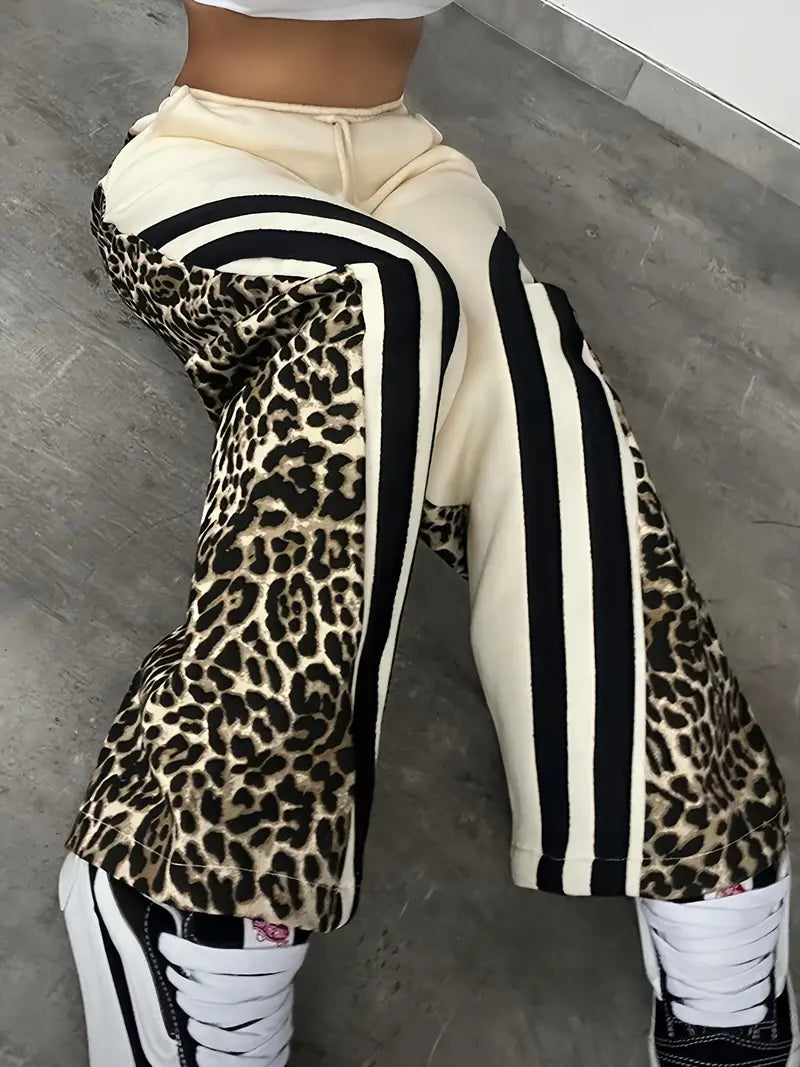 Women - Trousers - Fleece-lined Leopard Print - Stylish & Comfortable Fashion Choice