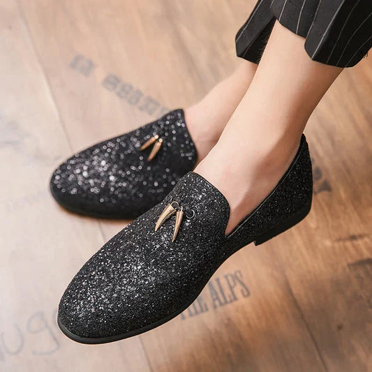 Elegant slip-on shoes with glitter and tassels