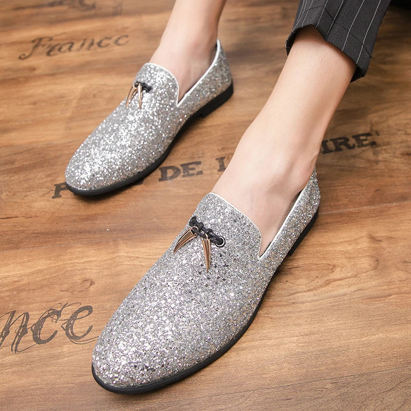 Elegant slip-on shoes with glitter and tassels