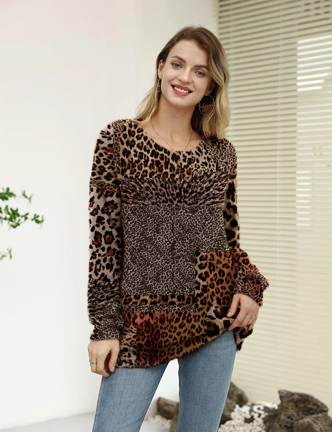 Women - Long Sleeve Jumper - Cozy Patterned Knit Sweater - Stylish Design for Every Occasion