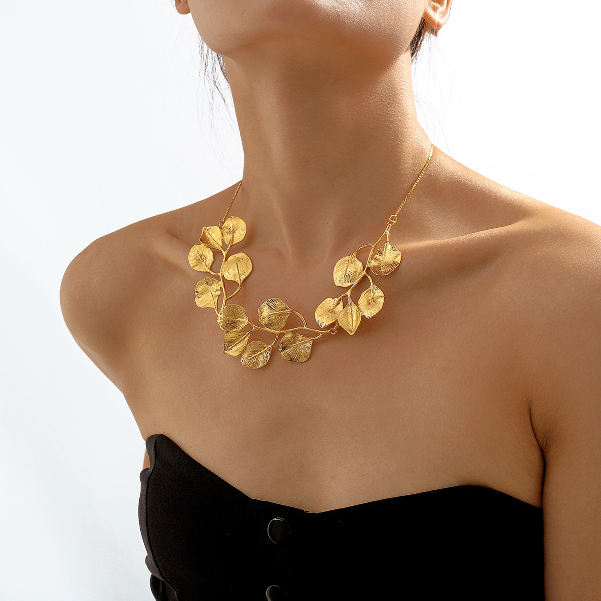 Golden vintage fig leaf necklace