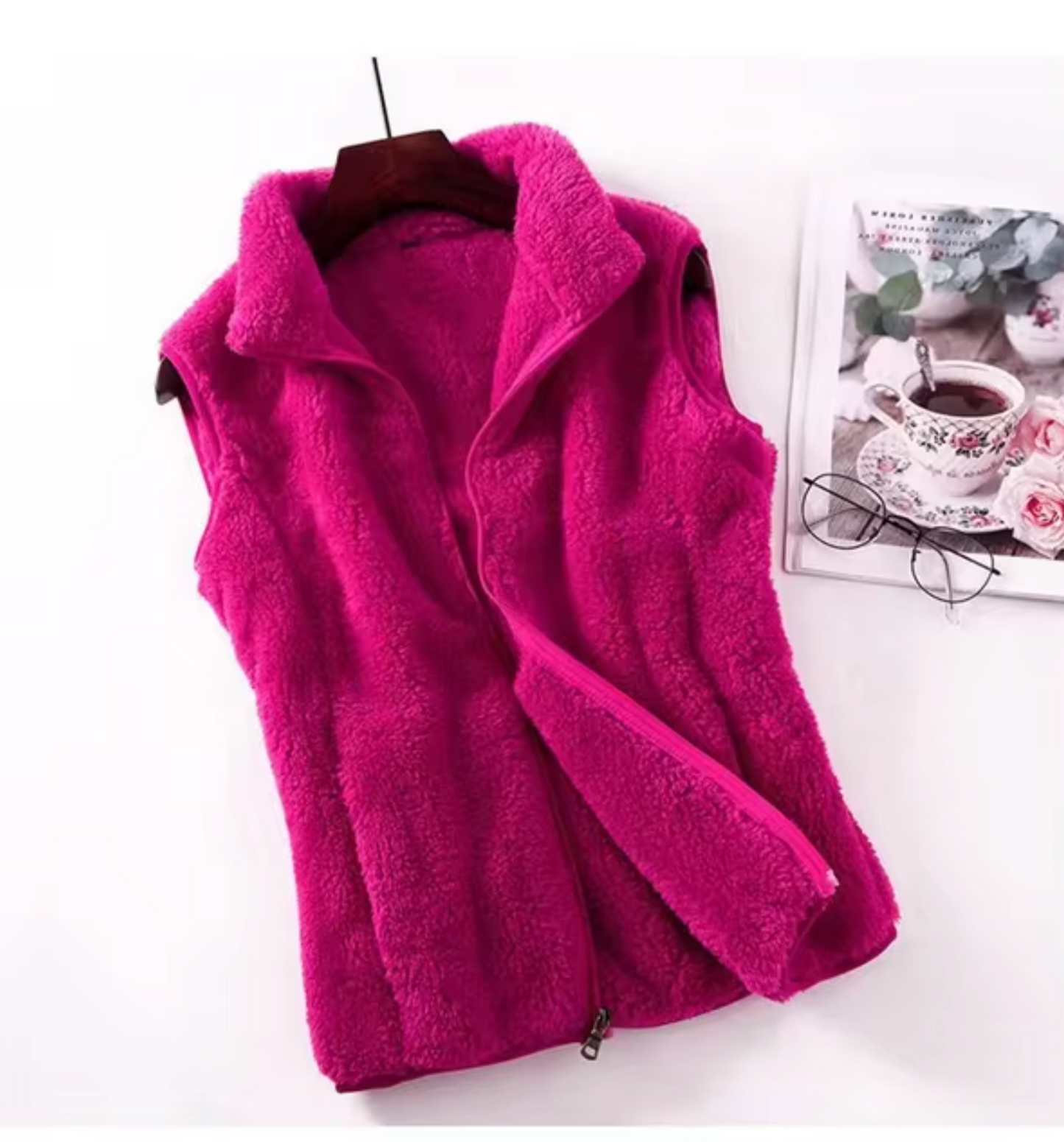 Sleeveless velvet fleece jacket