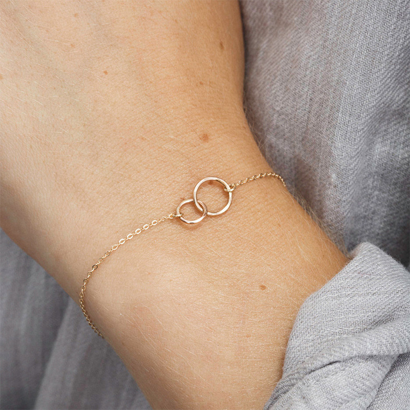 Bracelet with intertwined rings