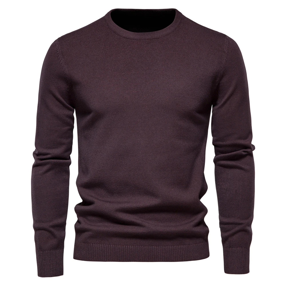 Minimalist round neck men's jumper for timeless style