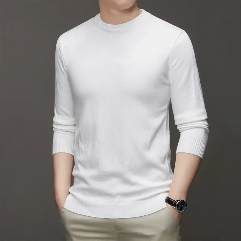 Simple Round Neck Men's Sweater with Elegant Fit