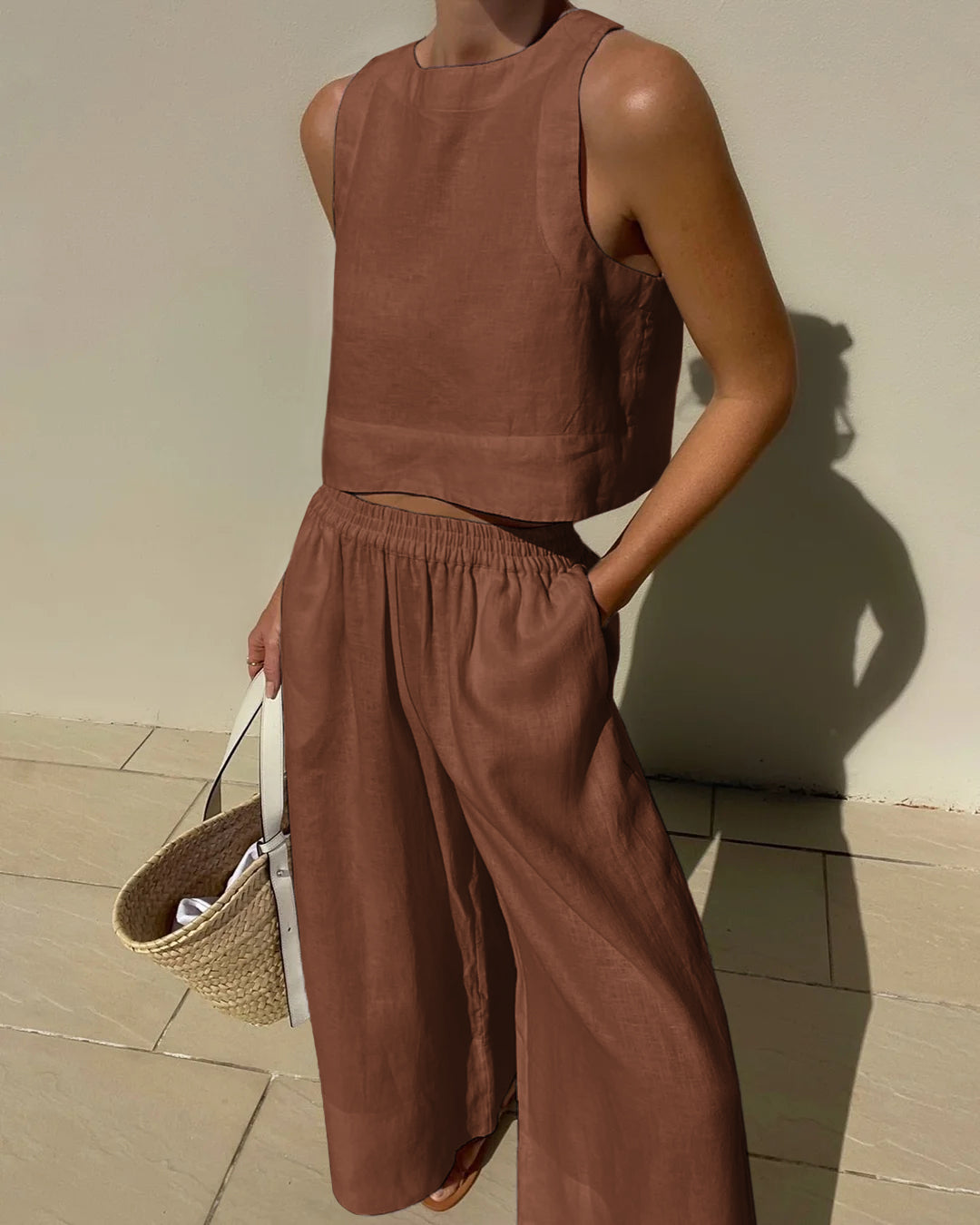 Women's - Maxi dress - Soft cotton with V-neck and elegant details - Comfortable and stylish dress