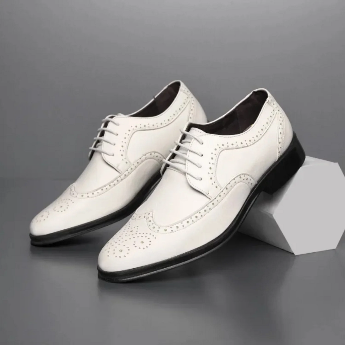 Men's oxfords with brogue details and laces