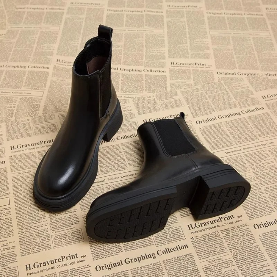 Women's Chelsea Boots in Leather with Elastic Sides