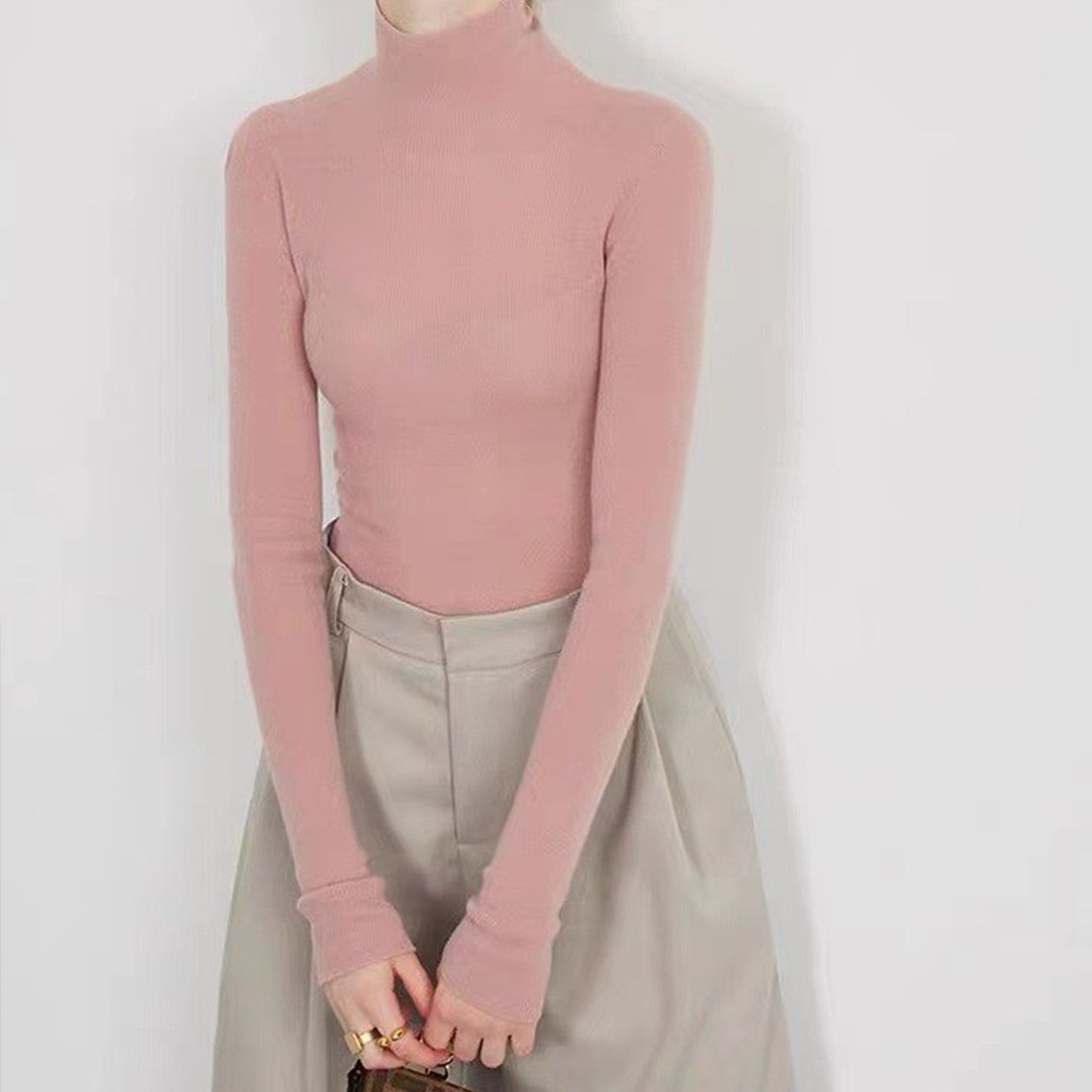 Plain-coloured long-sleeved knitted top with high neckline