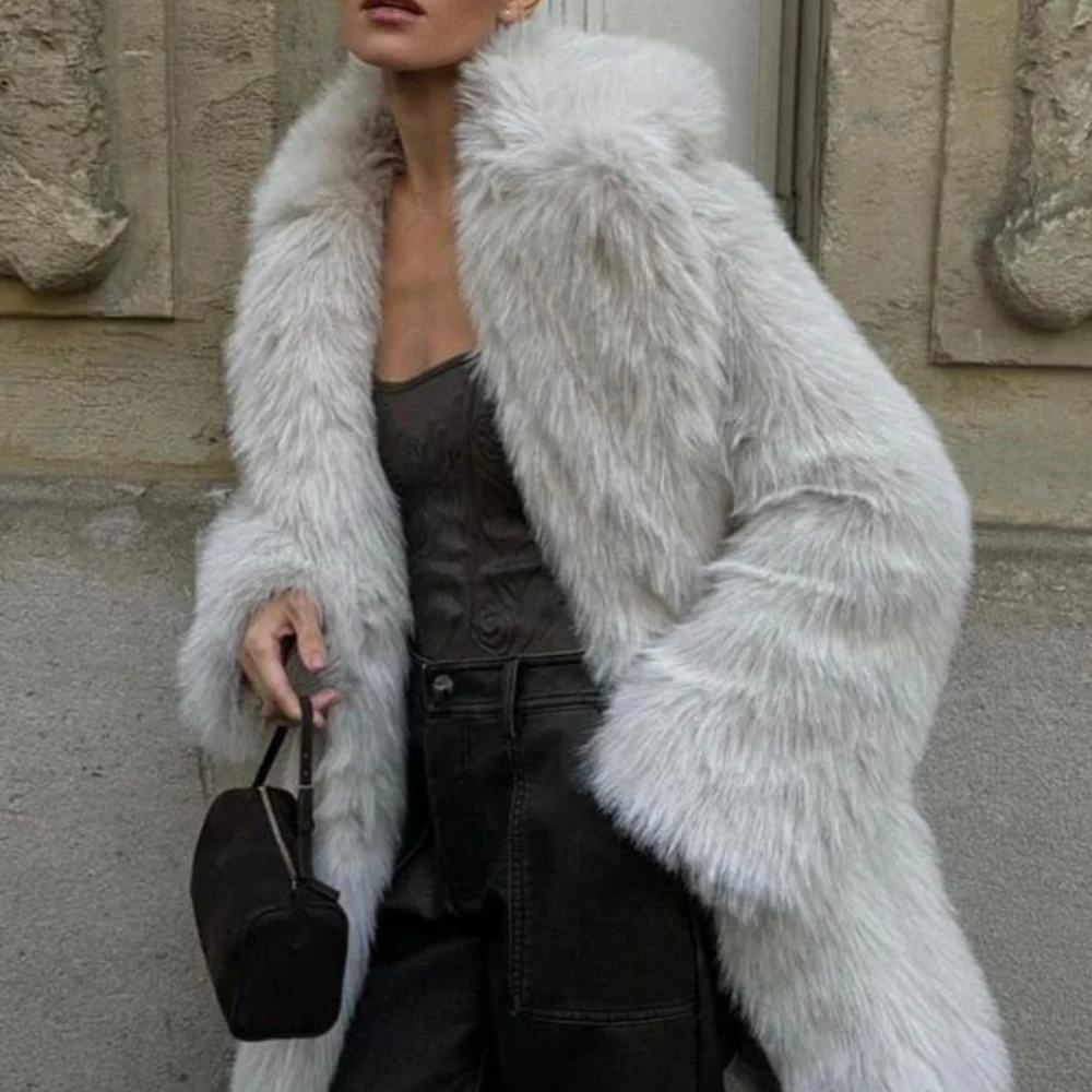 Women's Elegant Loose Fur Coat - Soft and Stylish Outerwear for Chic Winter Looks