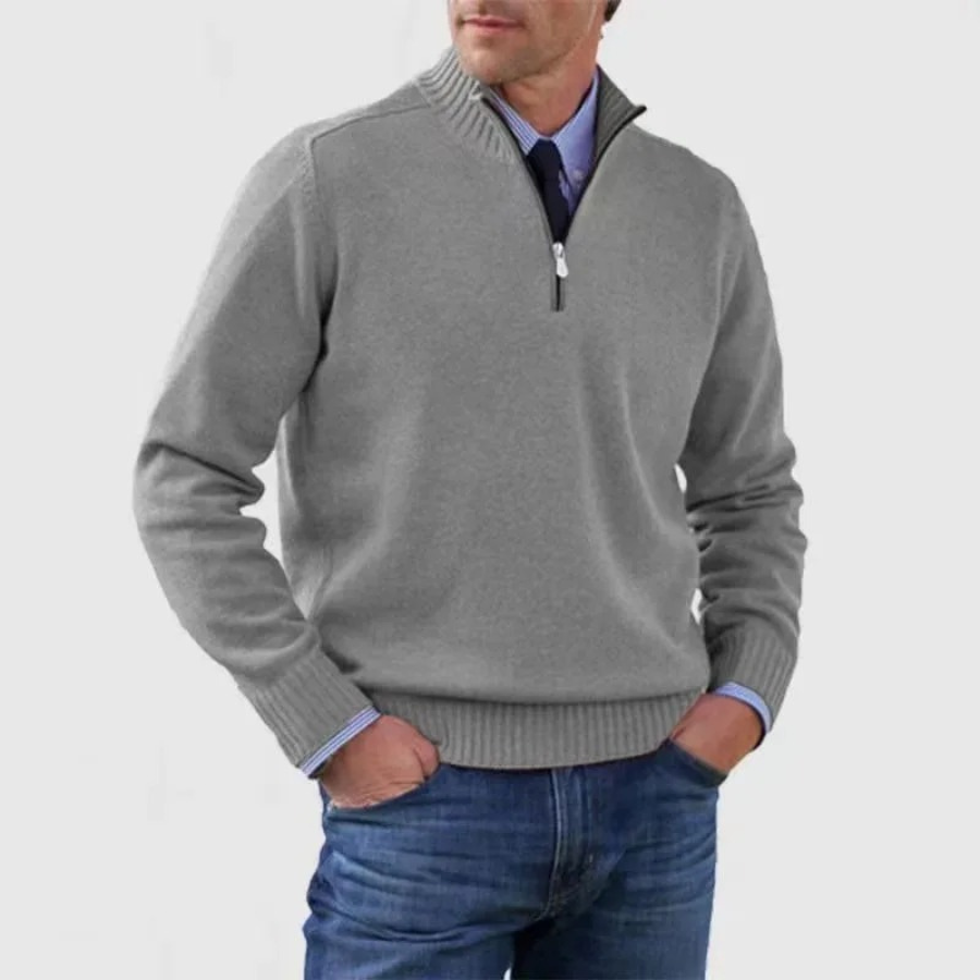 Elegant knitted pullover with zip