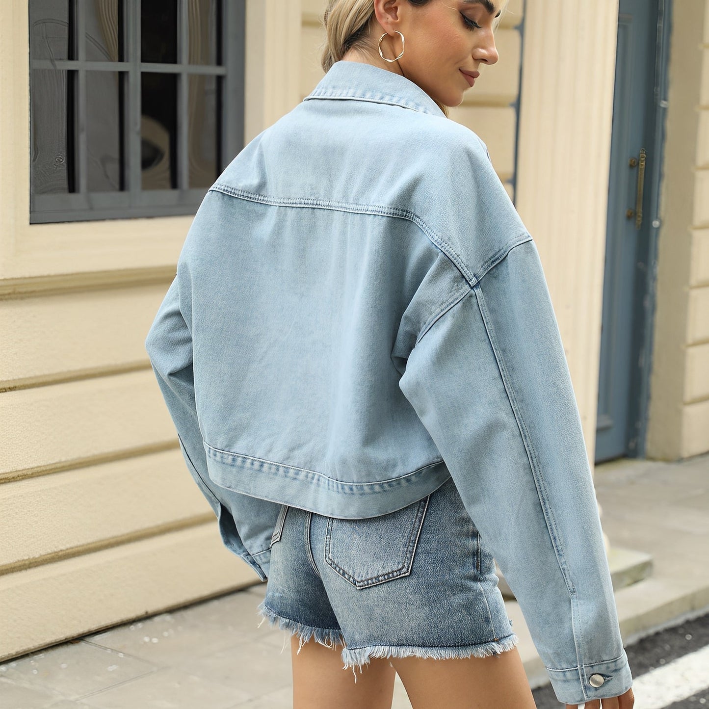 Women - Denim Jacket - Slim Fit & Versatile - Casual Layering Piece for Effortless Style