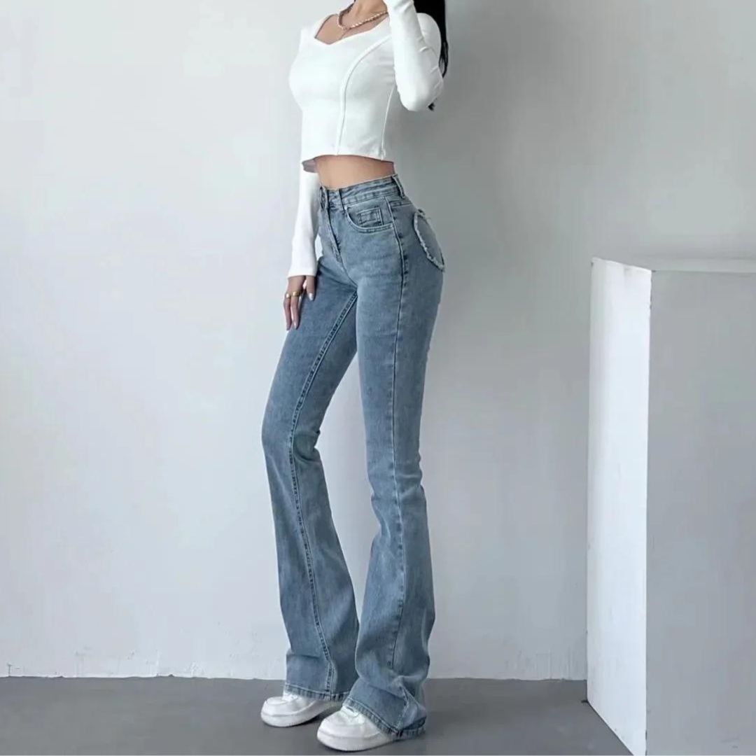 High-waisted jeans with heart fringes