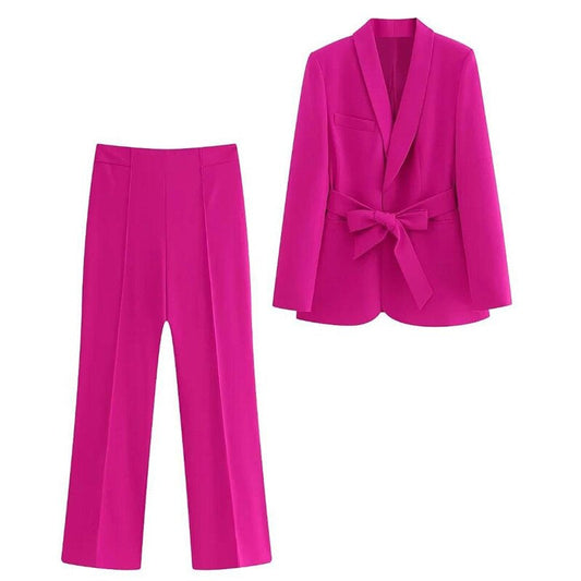 Elegant blazer with belt and matching trousers