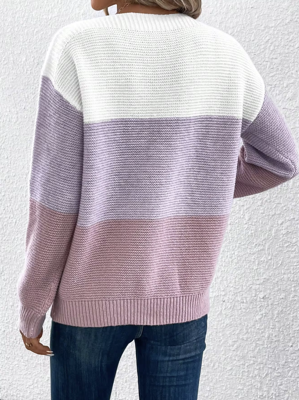 Elegant three-coloured jumper