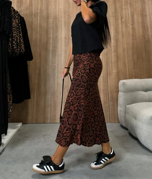 Women - High Waist Slimming Skirt - Animal Print - Stylish and Comfortable for Every Occasion