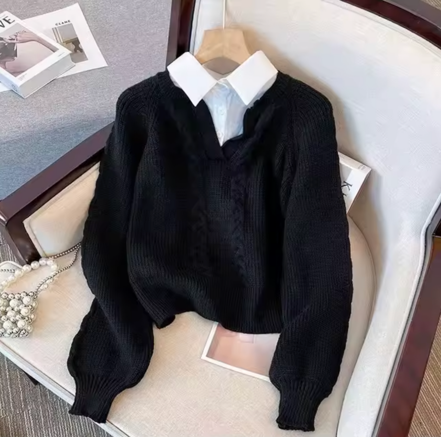 Knitted jumper with collar