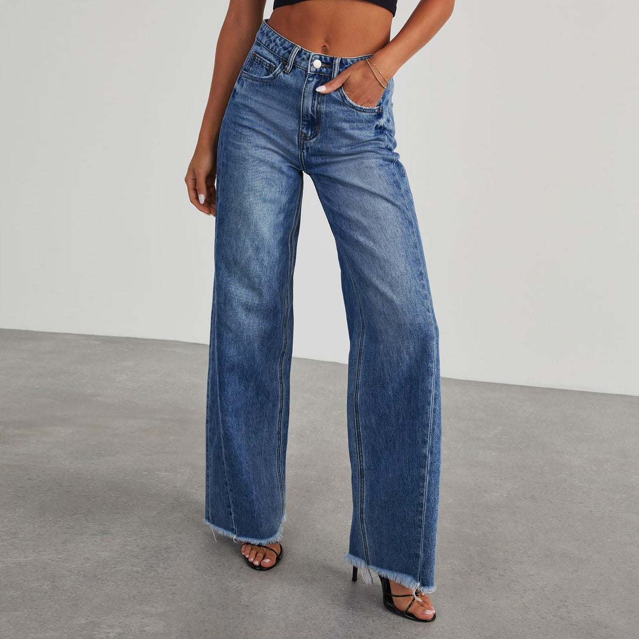 Women - Wide Leg Jeans - High Waisted, Trendy Denim - Stylish & Comfortable Fashion Pants