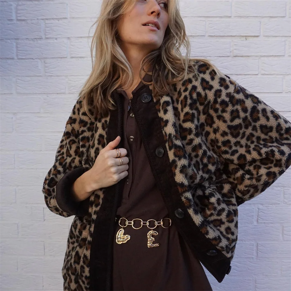 Jacket with O-neck and leopard print