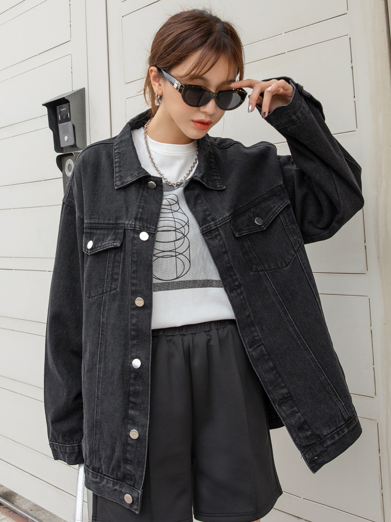 Women - Denim Jacket - Drop-Shoulder with Flap Pockets - Stylish Casual Outerwear for Everyday Fashion