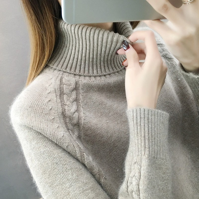 Women's Turtleneck Jumper - Elegant Loose Fit - Cozy Knit Sweater for Chic Style