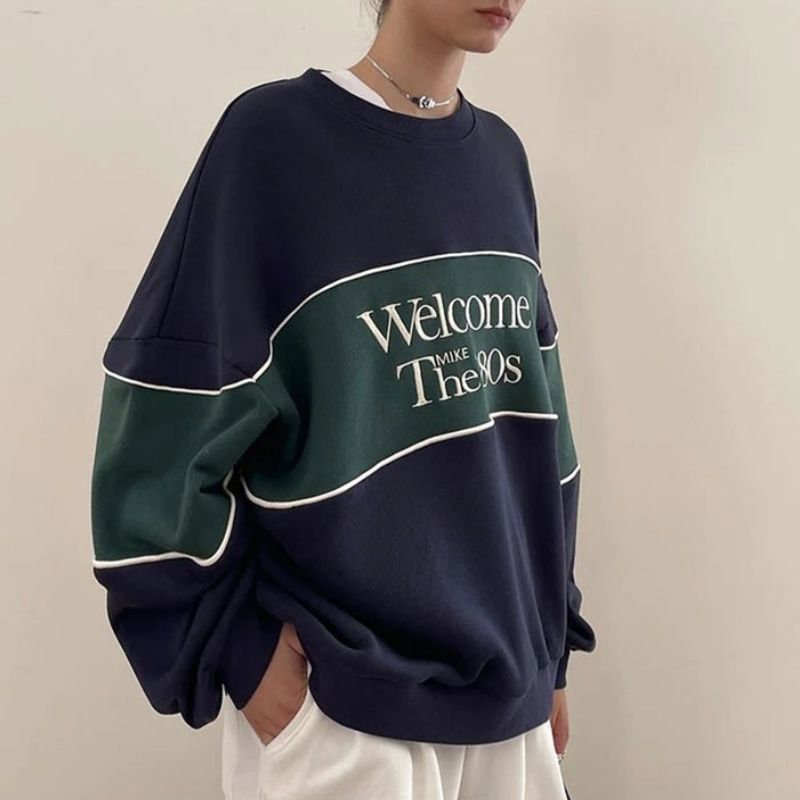 Retro sweatshirt with 'Welcome the 80s' lettering