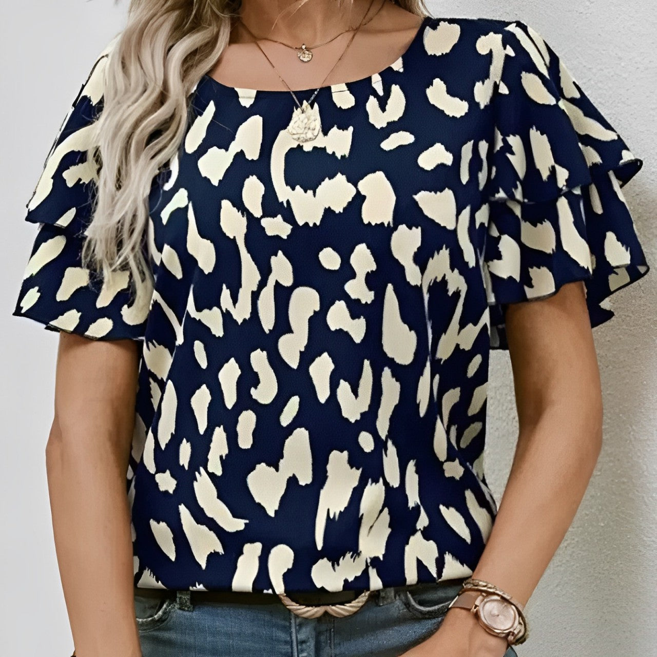 Loose printed blouse with short sleeves