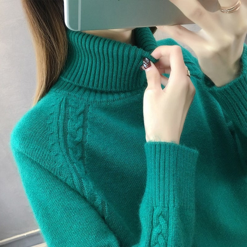 Women's Turtleneck Jumper - Elegant Loose Fit - Cozy Knit Sweater for Chic Style