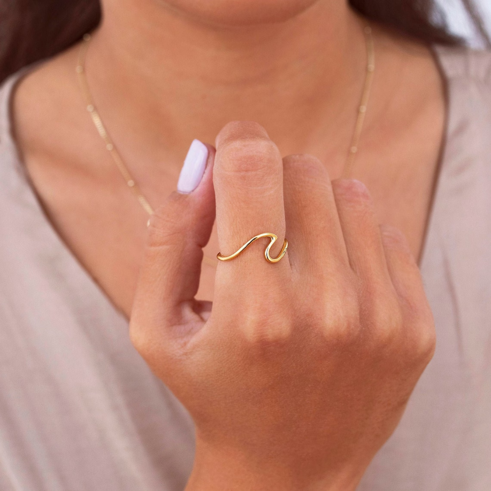 Minimalist wave ring