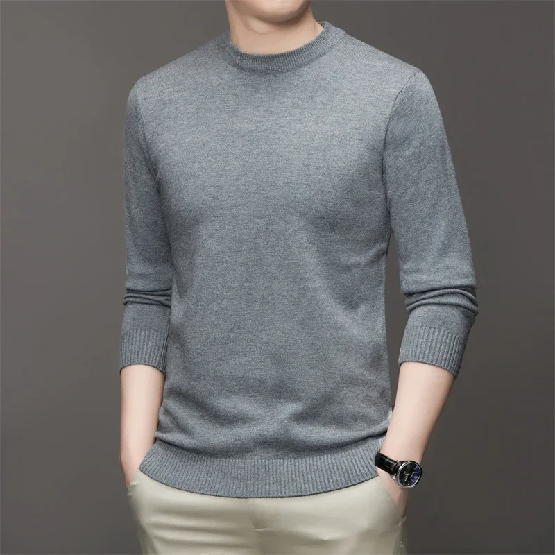 Simple Round Neck Men's Sweater with Elegant Fit