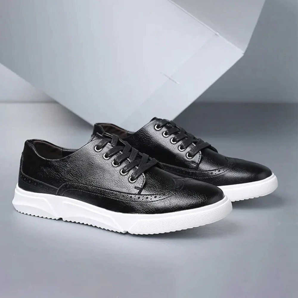 Elegant men's sneakers with laces and comfort sole