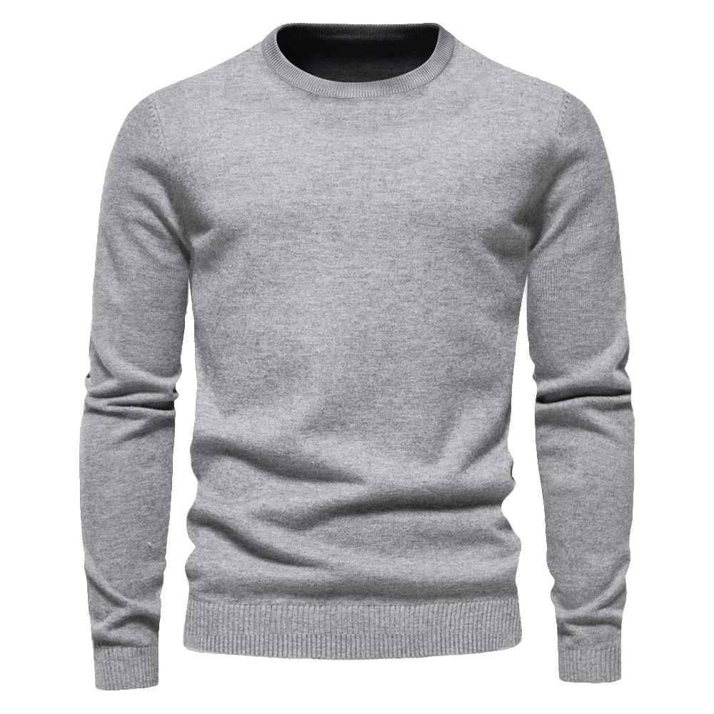 Minimalist round neck men's jumper for timeless style