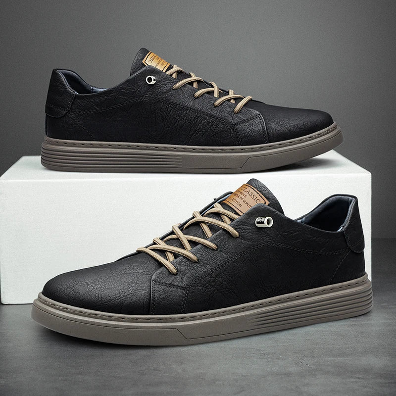 Fashionable men's sneakers with comfort sole and laces