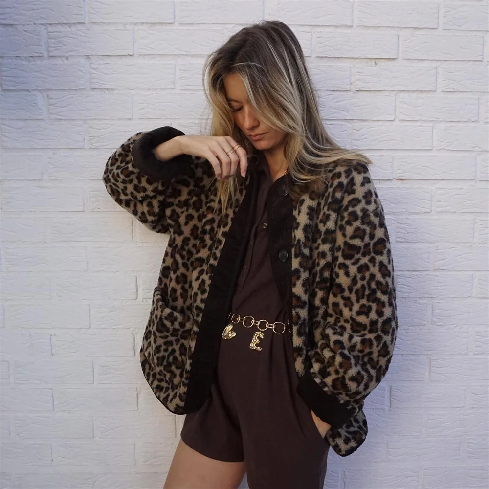 Jacket with O-neck and leopard print