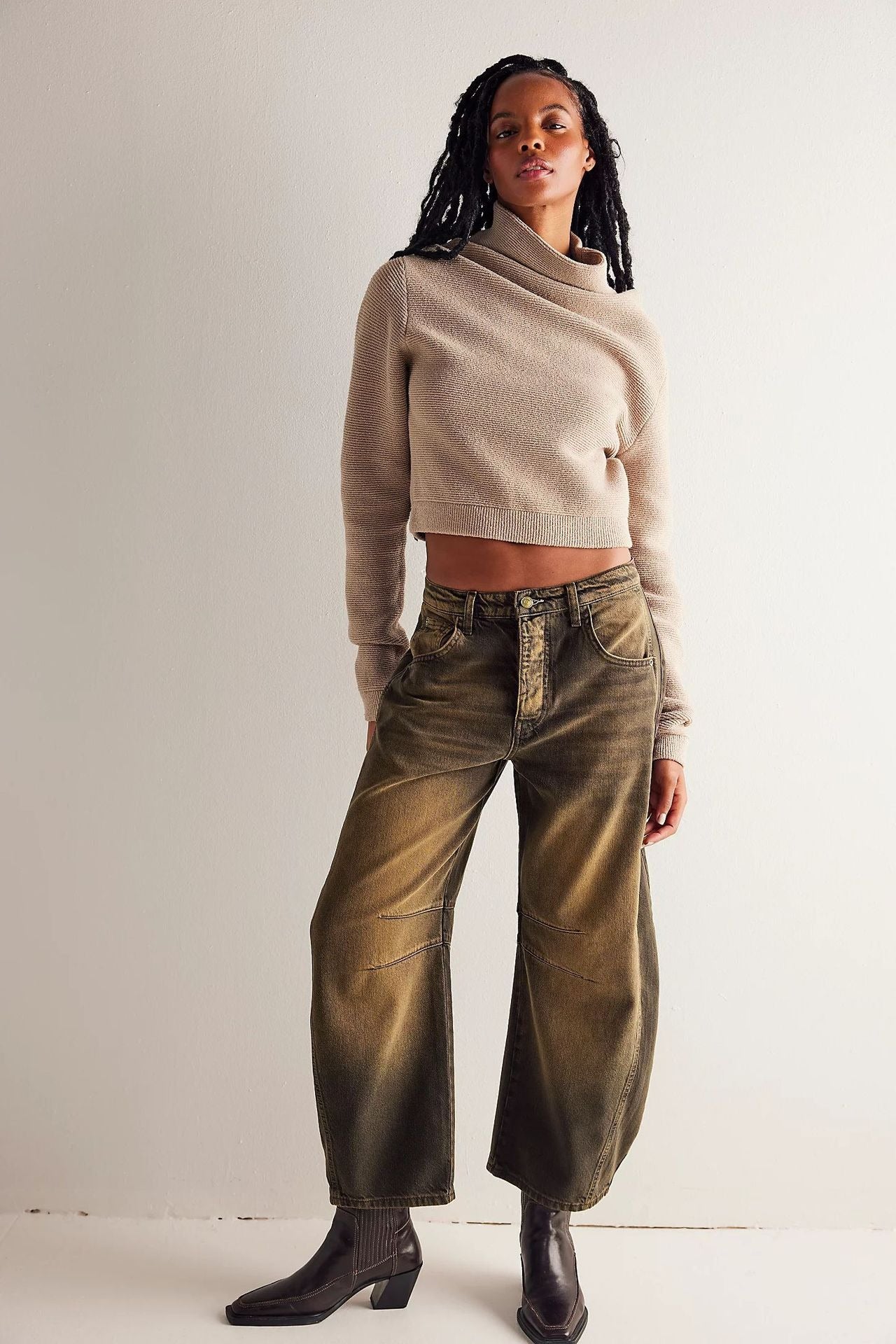 Women - Wide Flare Trousers - Comfortable Baggy Style - Trendy Fashion Bottoms for Effortless Chic