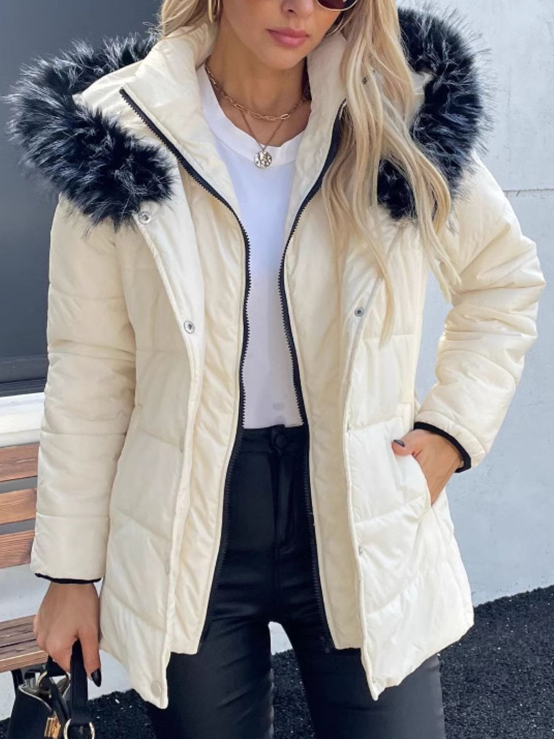 Women - Winter Coat - Warm Hooded Jacket - Stylish and Comfortable Outerwear