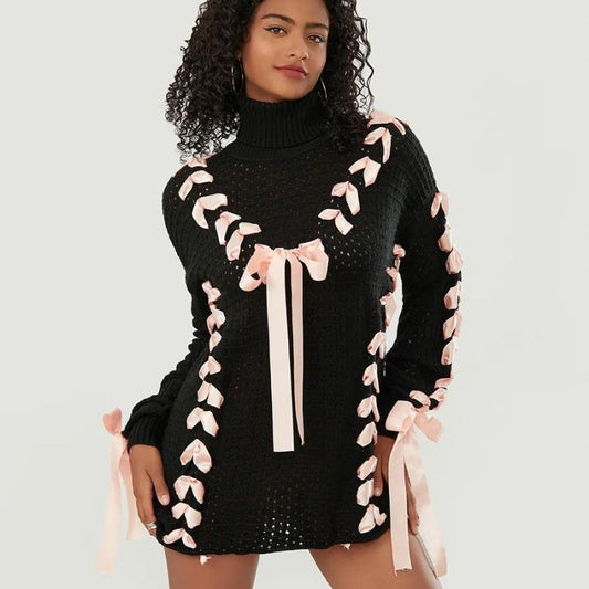 Cosy turtleneck jumper with lace-up sleeves