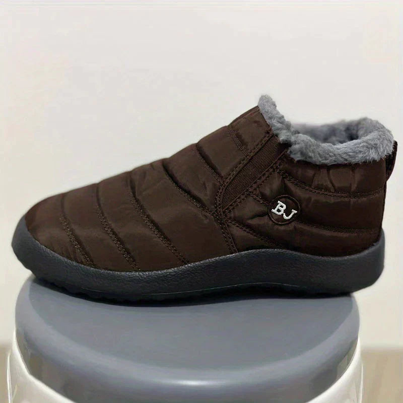 Elegant snow boots for stylish warmth