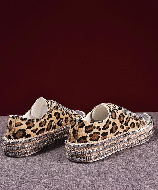 Shoes with leopard pattern and exciting seam design