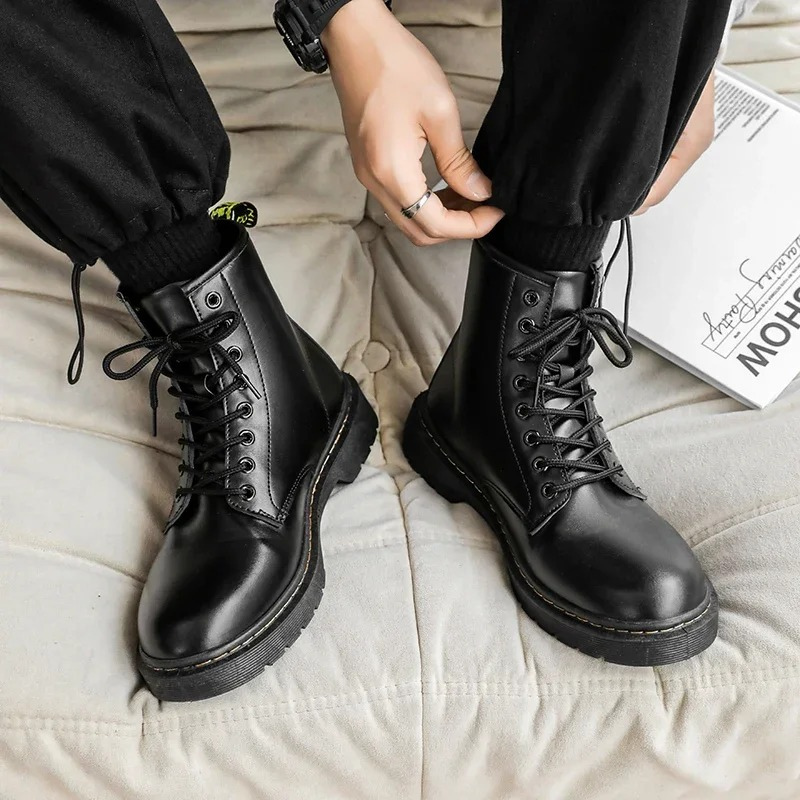 Boots with thick soles and classic lacing