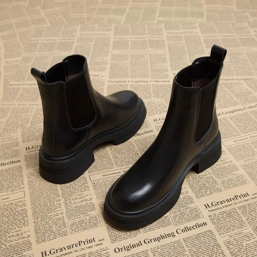 Women's Chelsea Boots in Leather with Elastic Sides