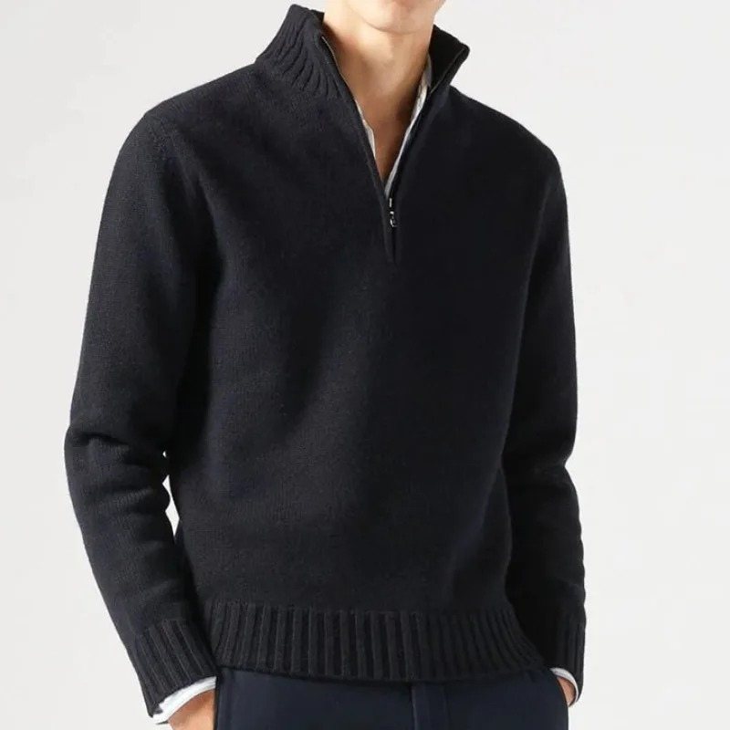 Classic knitted pullover with zip