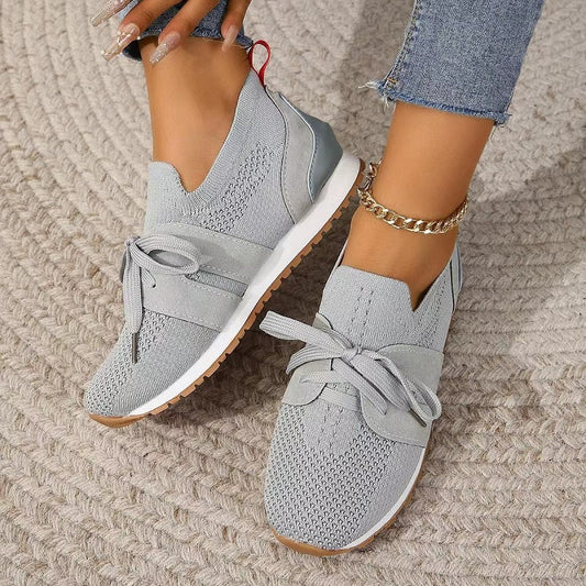 Knitted flat trainers with platform